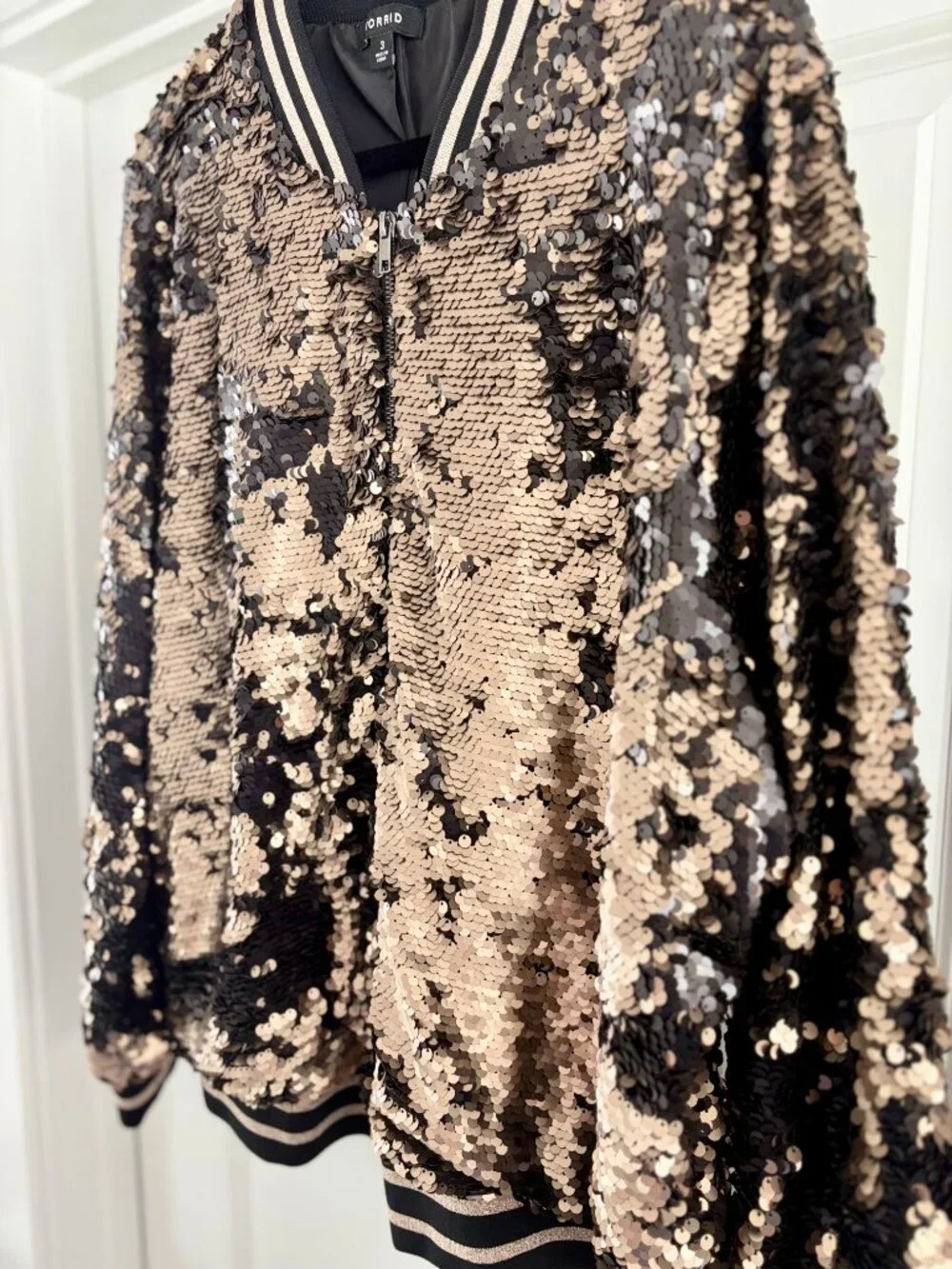 Torrid Sequin Bomber Jacket Black Gold Varsity Style Size 3x - Picture 2 of 4